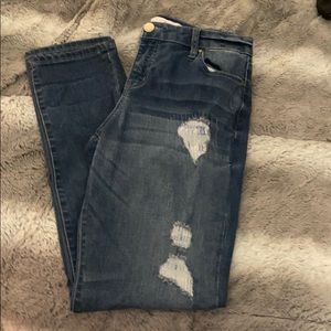 ✳️3/$15 Tinseltown Distressed Denim